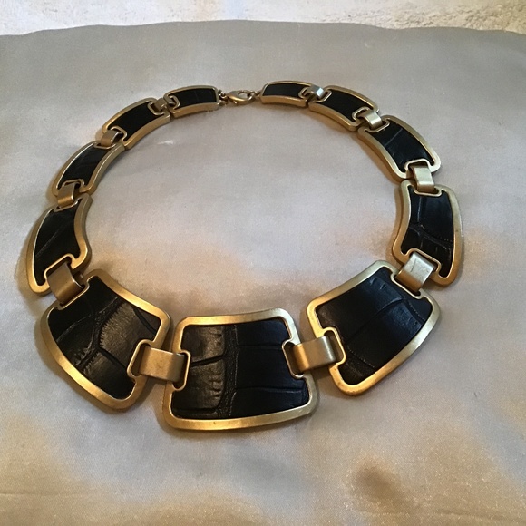 New BCBG necklace - Picture 2 of 5